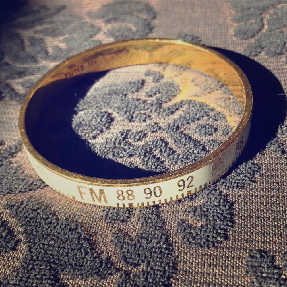 Radio frequency bracelet